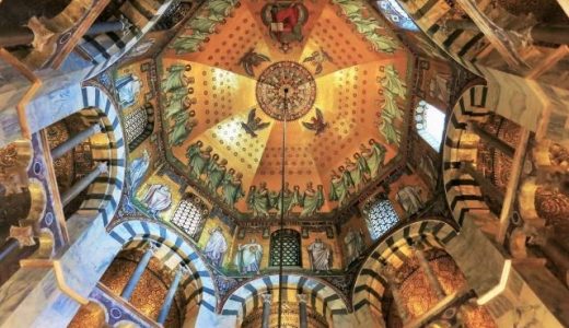 ドイツ初の世界遺産、圧倒的な幻想世界が広がるアーヘン大聖堂