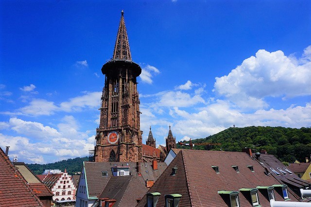 ドイツ 黒い森の玄関口 フライブルク観光 キリスト教世界で最も美しい塔に会いに とっておきドイツ観光案内